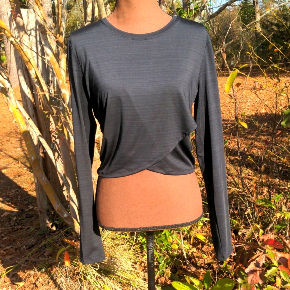 Sanutch Black Long Sleeve Twist Front Crop Workout Athletic Top